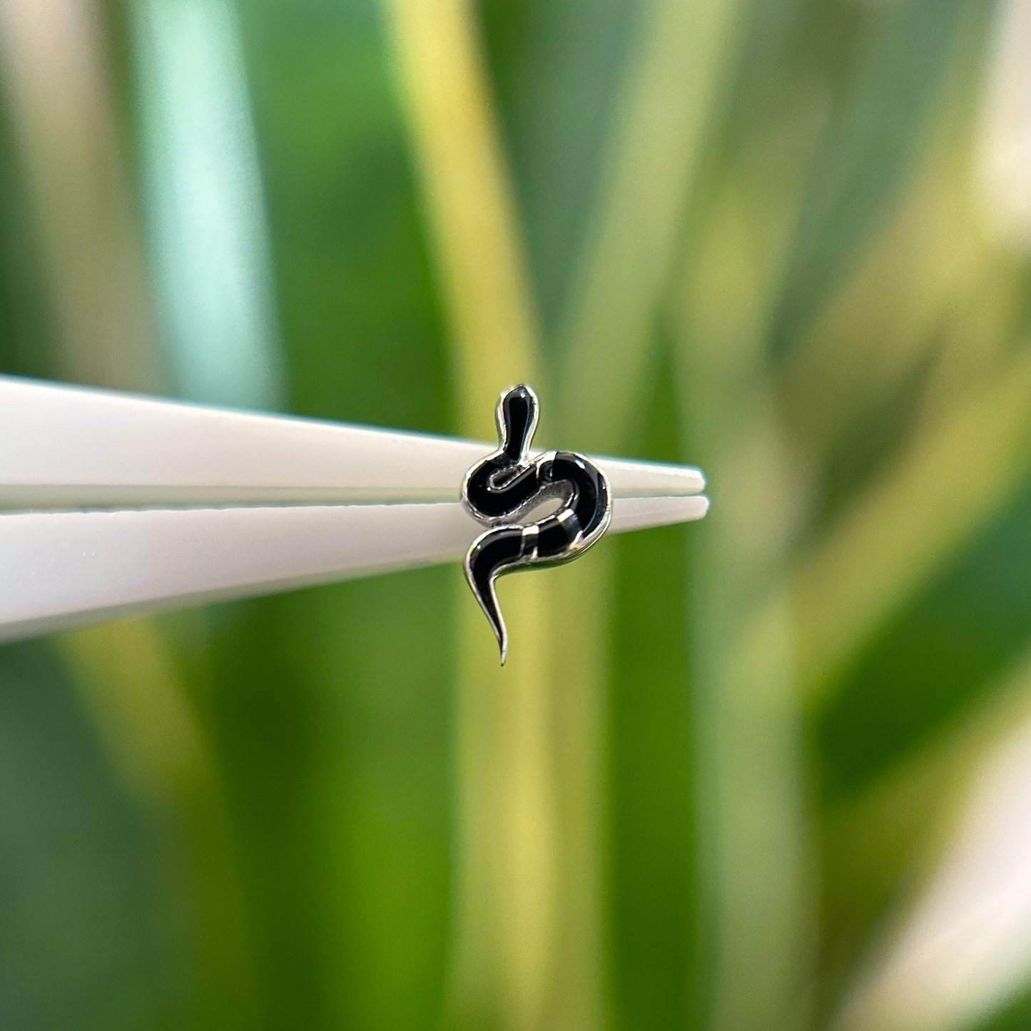 Slick Threadless End with Black Enamel