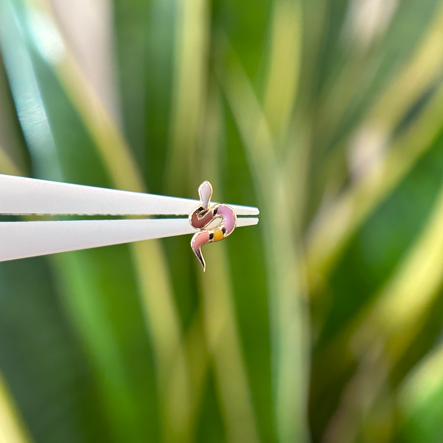 Slick Threadless End with Pleasing Tan Enamel